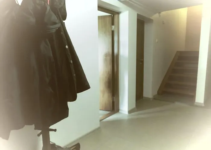 Cozy Near The Airport شقة ريغا