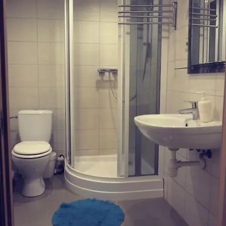 Cozy Near The Airport شقة *